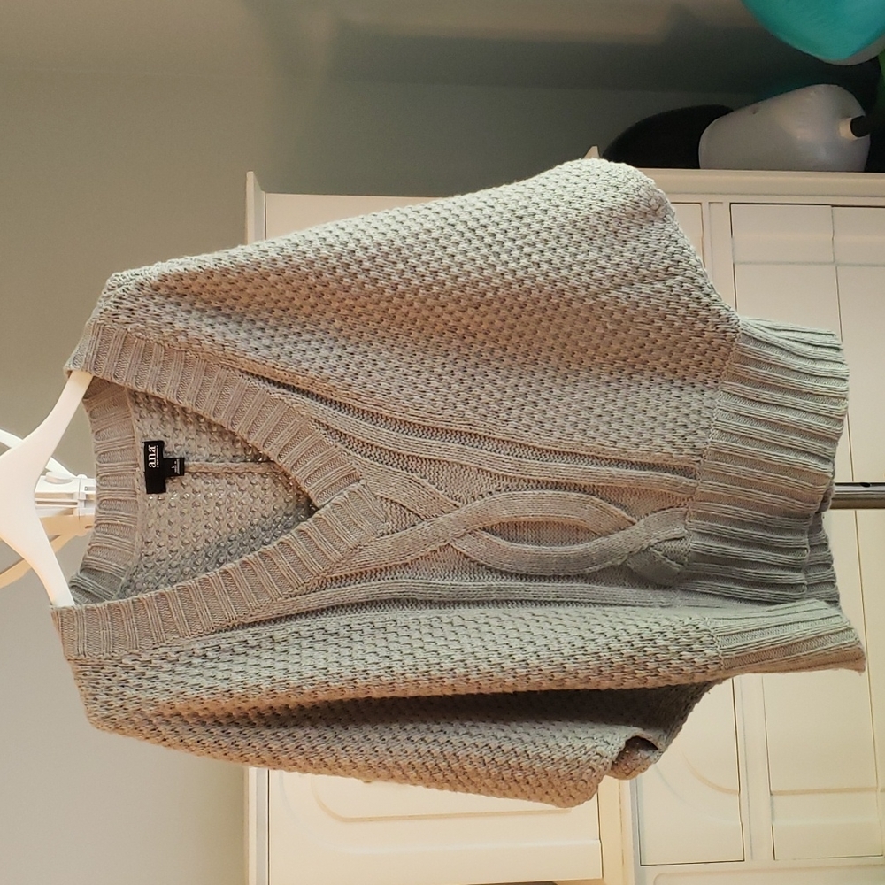 Sweater/poncho